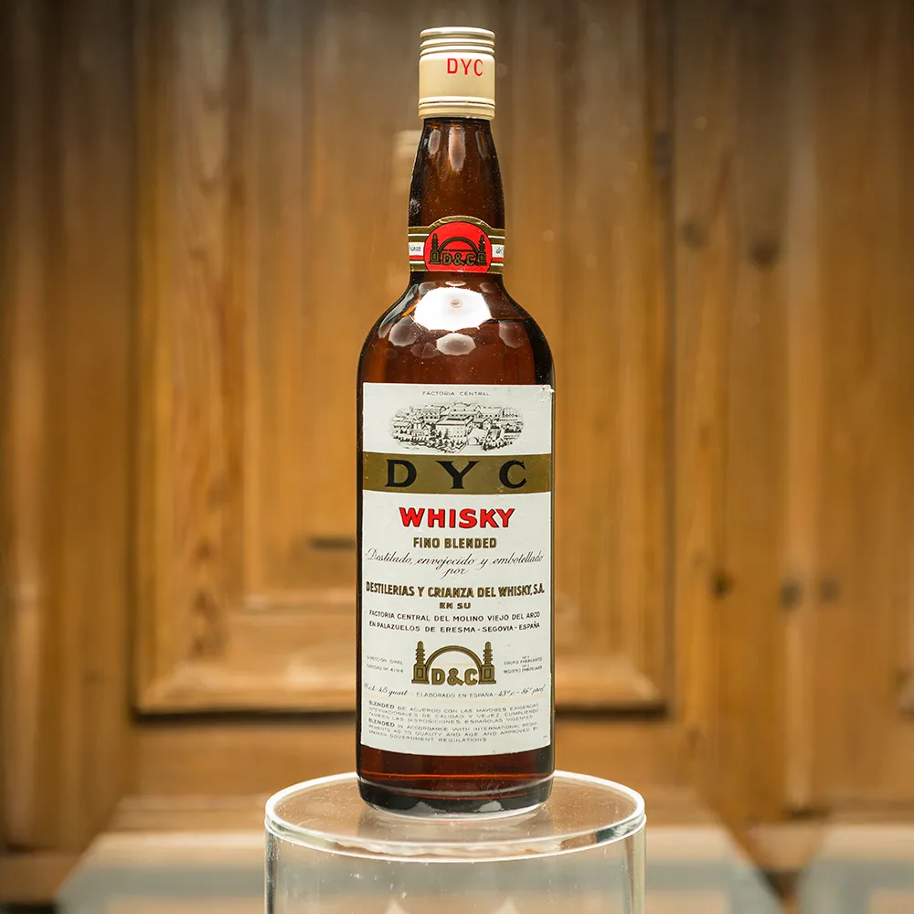 Lanzamiento de la primera botella de Whisky DYC de 1959