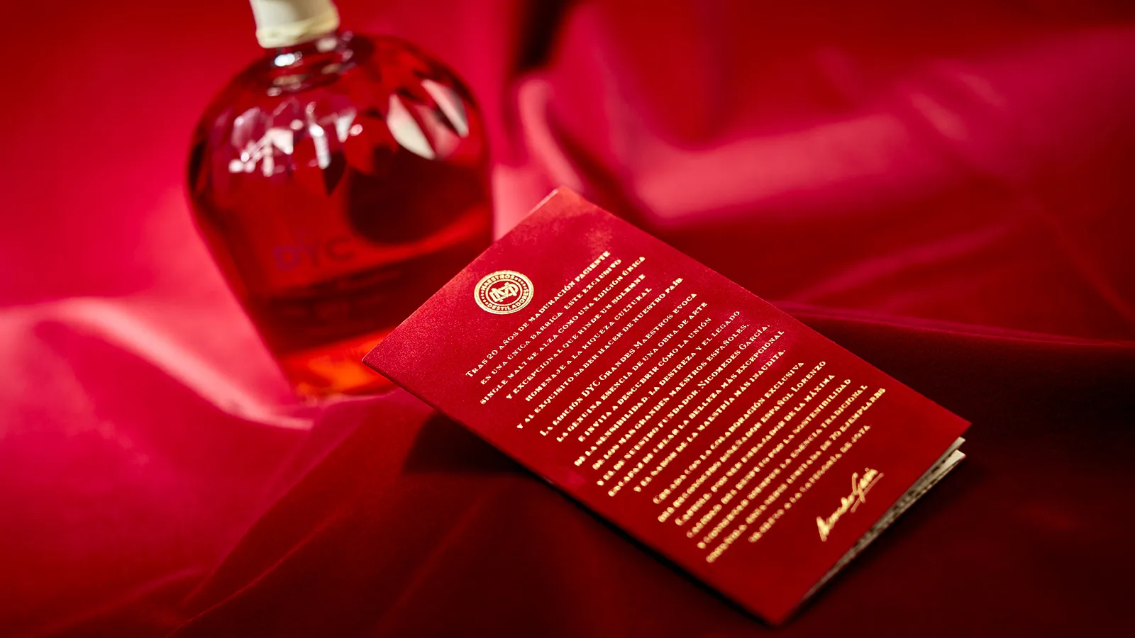 Botella Libro Whisky 20 Años DYC