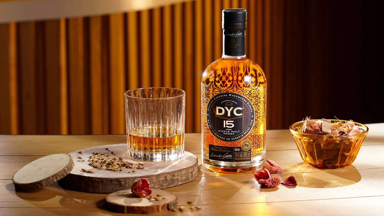 Botella Mesa de Vidrio Whisky 15 Años DYC