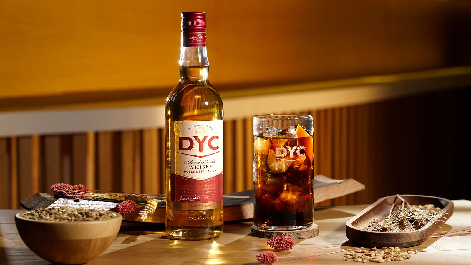 Botella y Vaso Whisky DYC 5 Años 