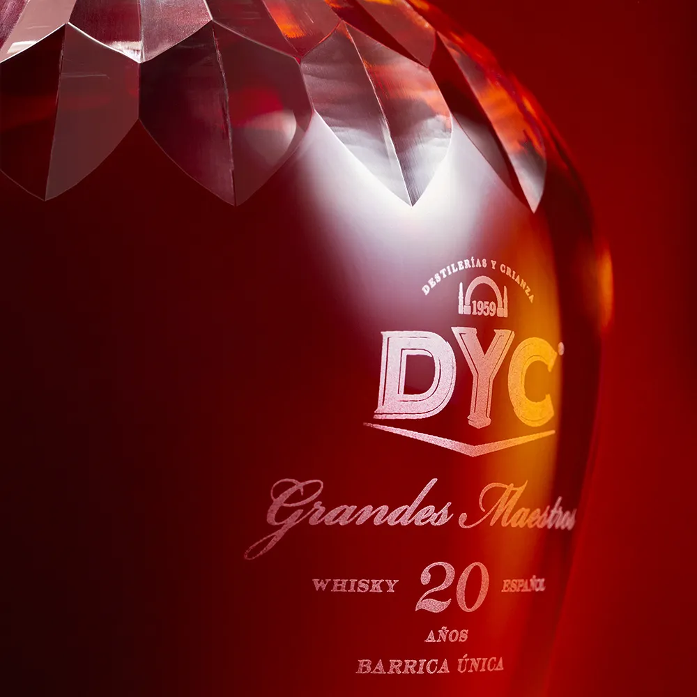 Front Bottle 20 Year Whisky Dyc