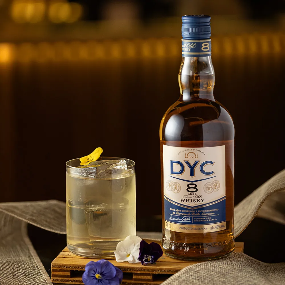 Cóctel Ponche Frutas Cóctel Botella 8 Años Whisky DYC